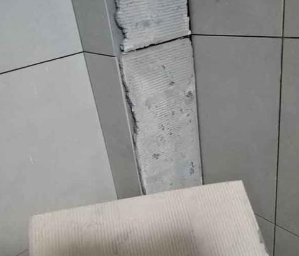 宁远瓷砖空鼓维修公司分享下厨房瓷砖脱落的补救措施。
